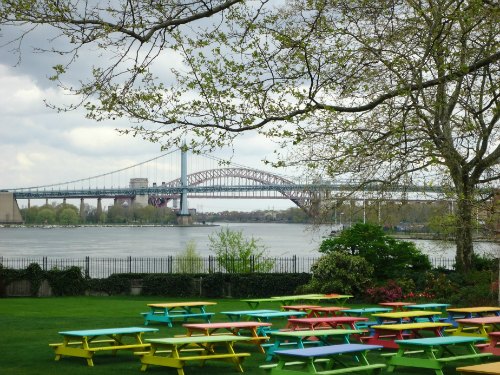 Gracie Mansion Garden & Hell Gate Bridge