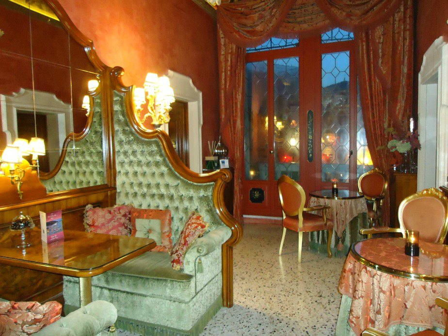 Lounge/Dining Area Leading on the Terrace Al Ponte Antico Hotel Grand Canal Venice