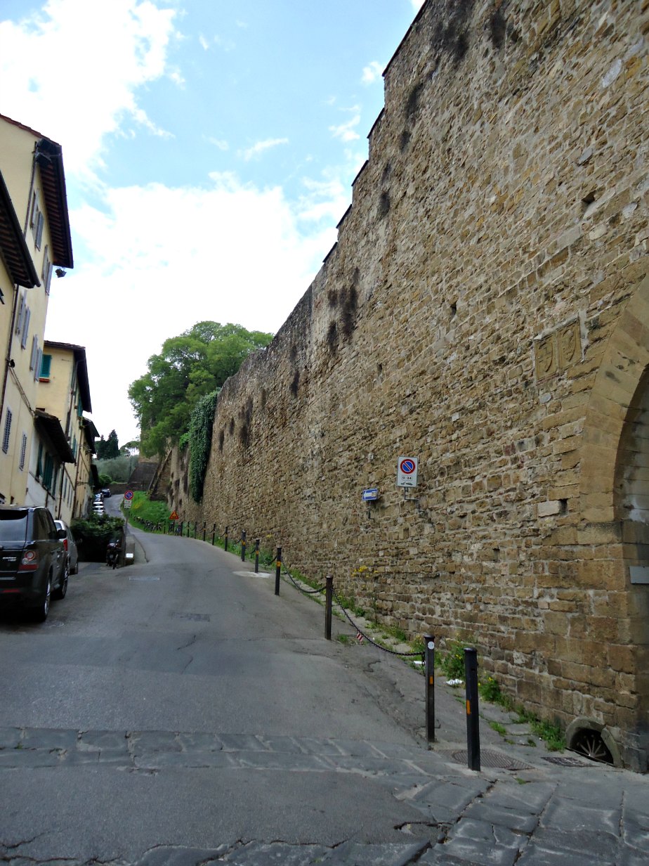 Via di Belvedere Outside the Ancient Walls