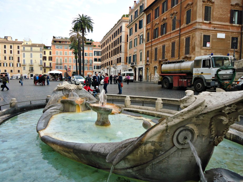 Fontana della Barcaccia & Piazza di Spagna