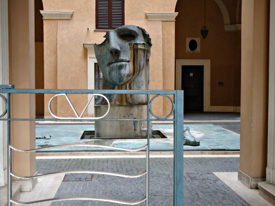 Valentino's Courtyard in Piazza  Magnanelli