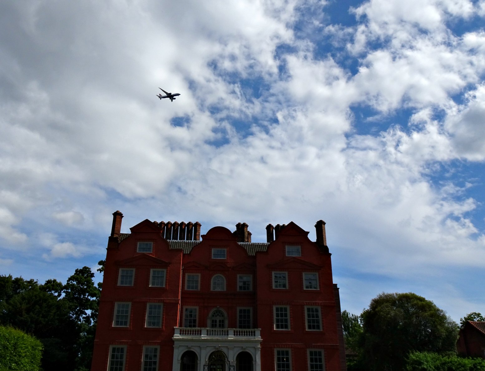 Kew Palace on the flight path to Heathrow