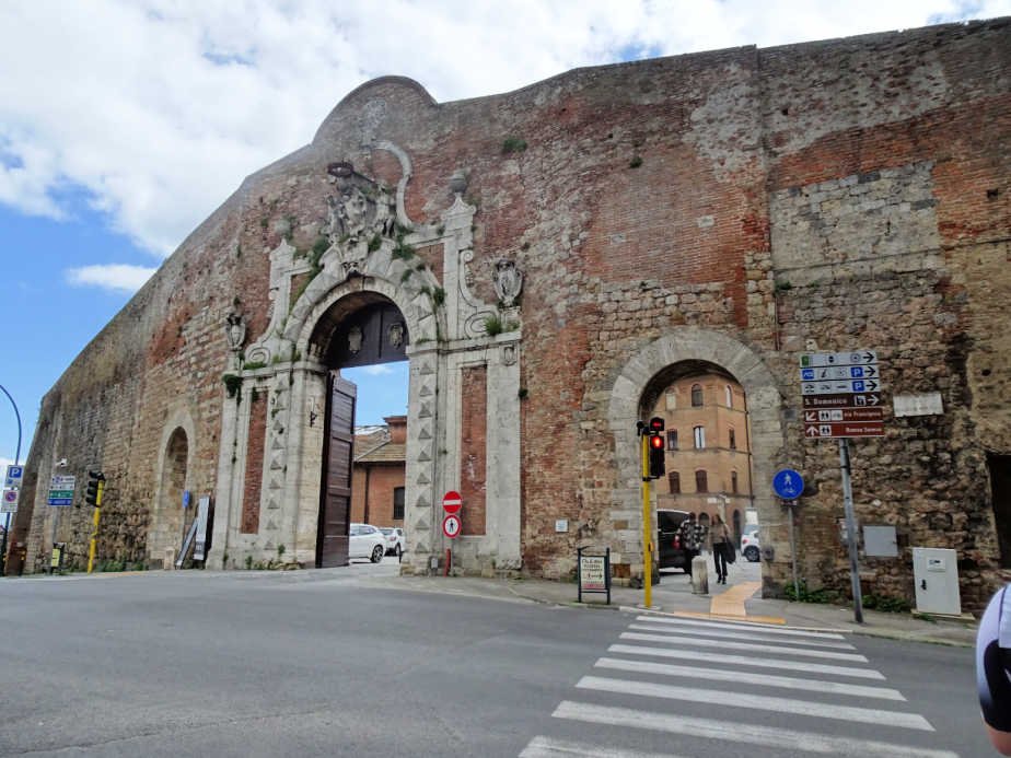 Porto Camollia, entrance to Siena