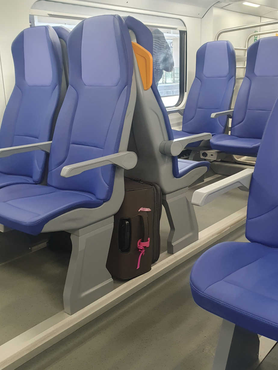 Where to store luggage on Italian trains