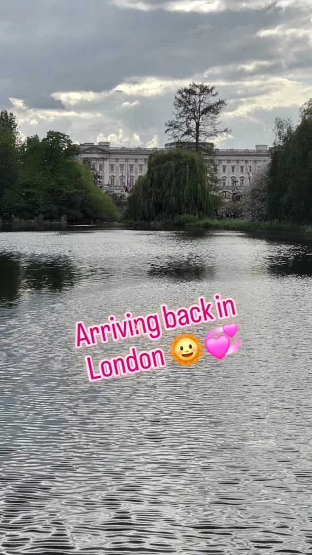 Flying into London, it's been a while since I have flown in during daylight hours, without low cloud or fog to get a few pics from the air!! It would have been better with full sun 🌞 maybe next time....so lovely to walk through St James's Park🥰🌺🥂#London #Thames #riverthames #buckinghampalace🇬🇧 #kensingtonpalace #stjamespark #stjamesspalace #solotravel #solotrip #seetheworldthroughmyeyes #traveltheworldwithme #solotravelinlondon